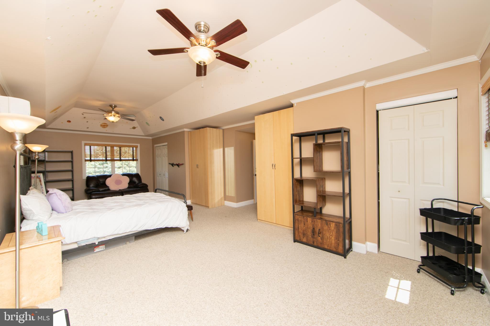 TWO POND ESTATES - Residential