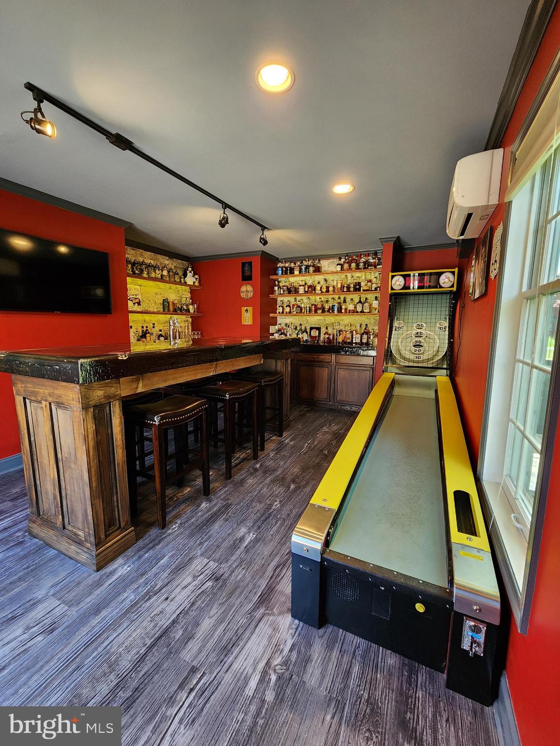 TWO POND ESTATES - Residential