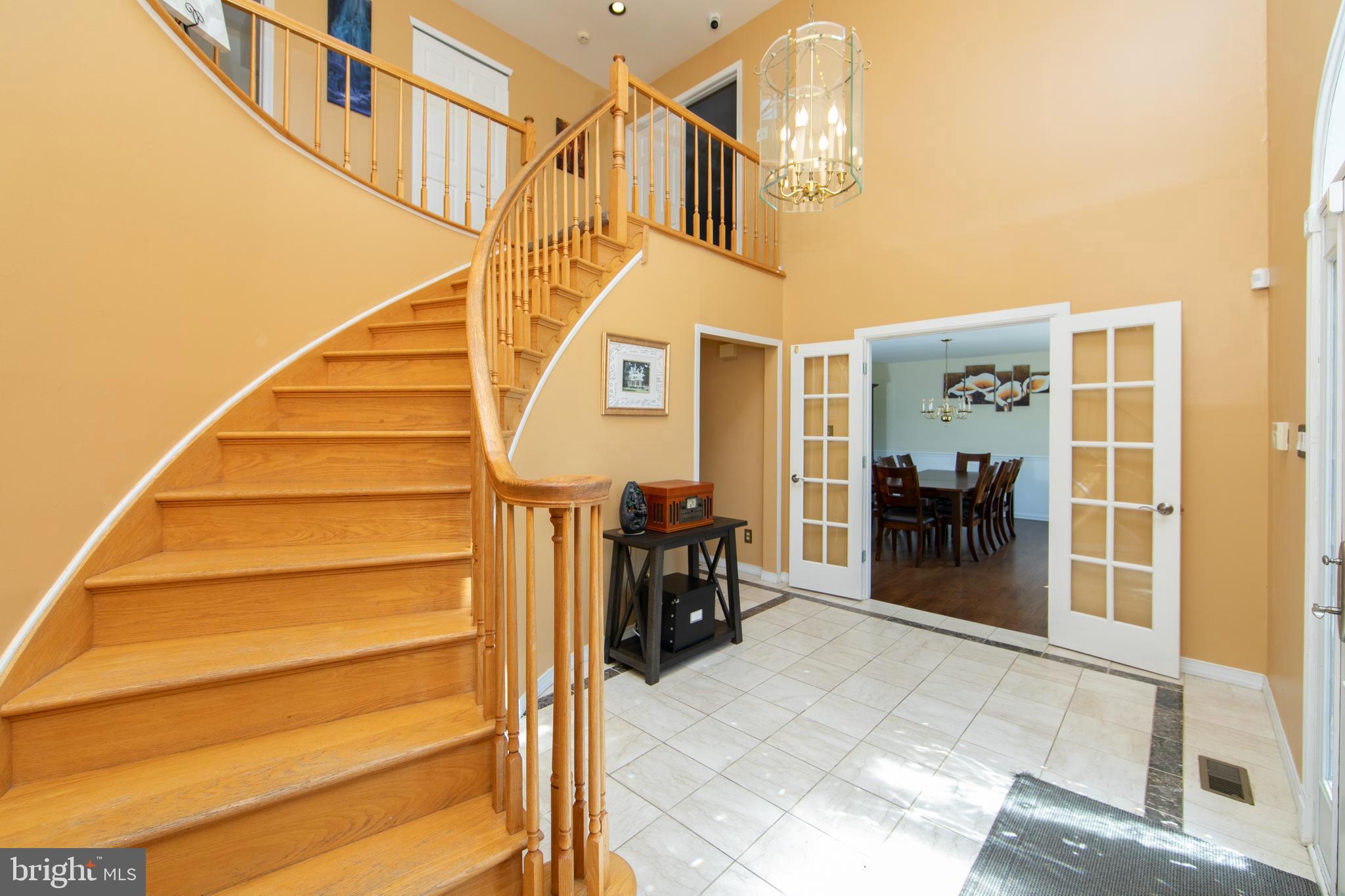 TWO POND ESTATES - Residential