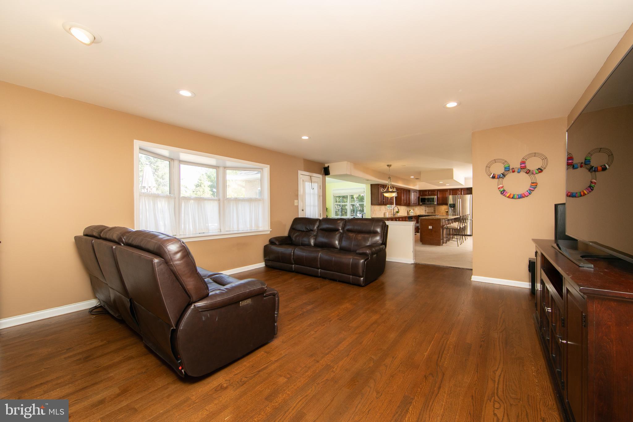 TWO POND ESTATES - Residential