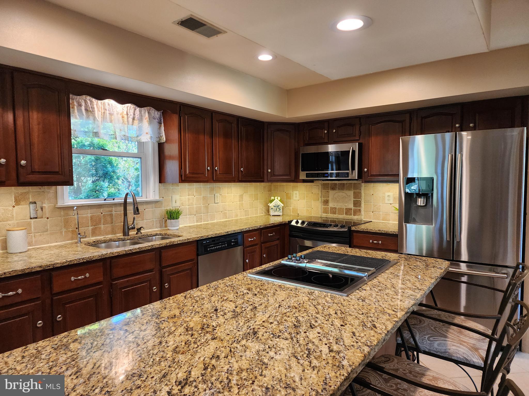 TWO POND ESTATES - Residential