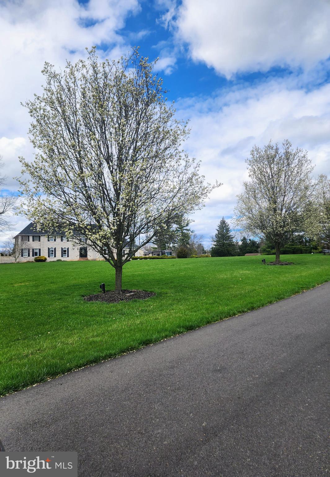 TWO POND ESTATES - Residential