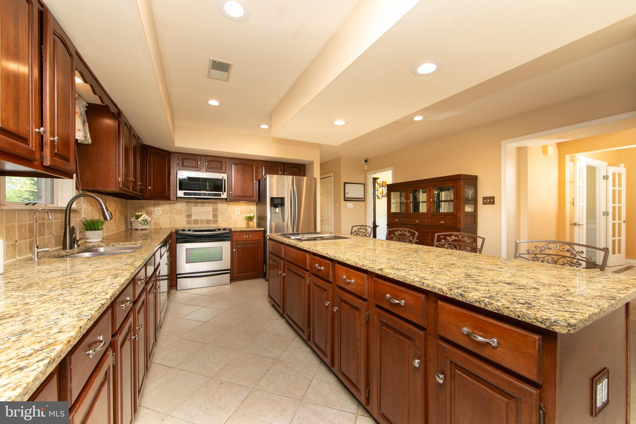 TWO POND ESTATES - Residential