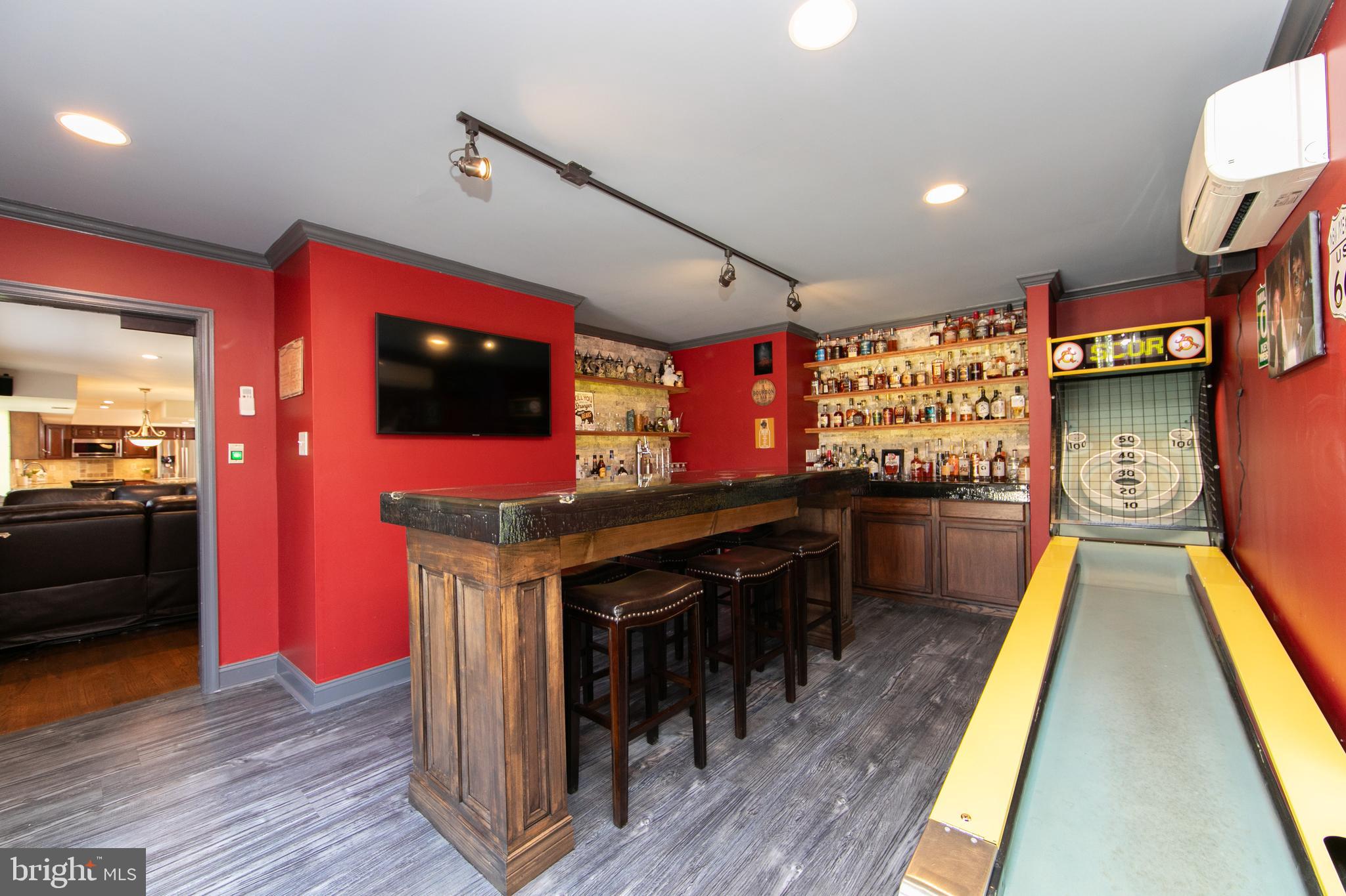 TWO POND ESTATES - Residential