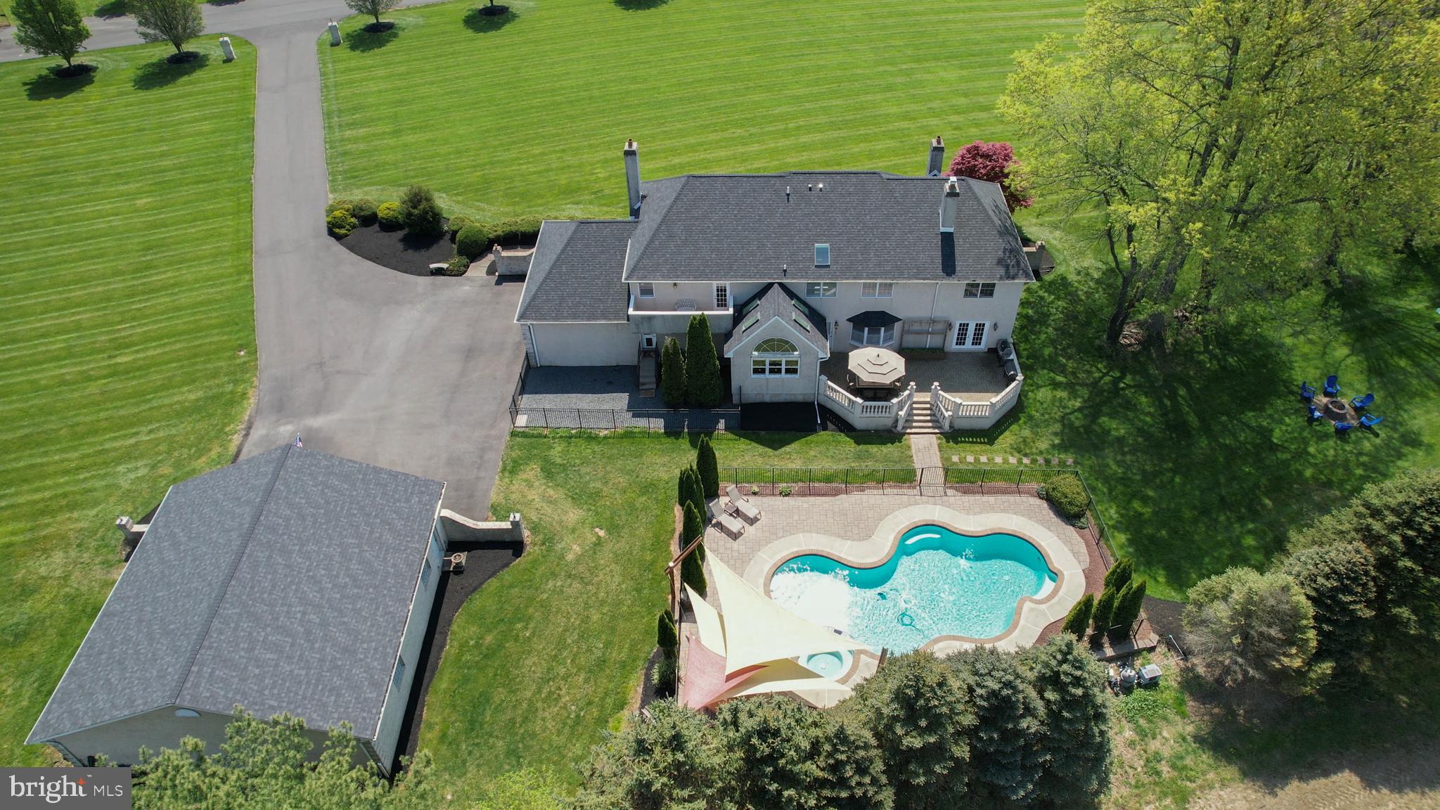 TWO POND ESTATES - Residential