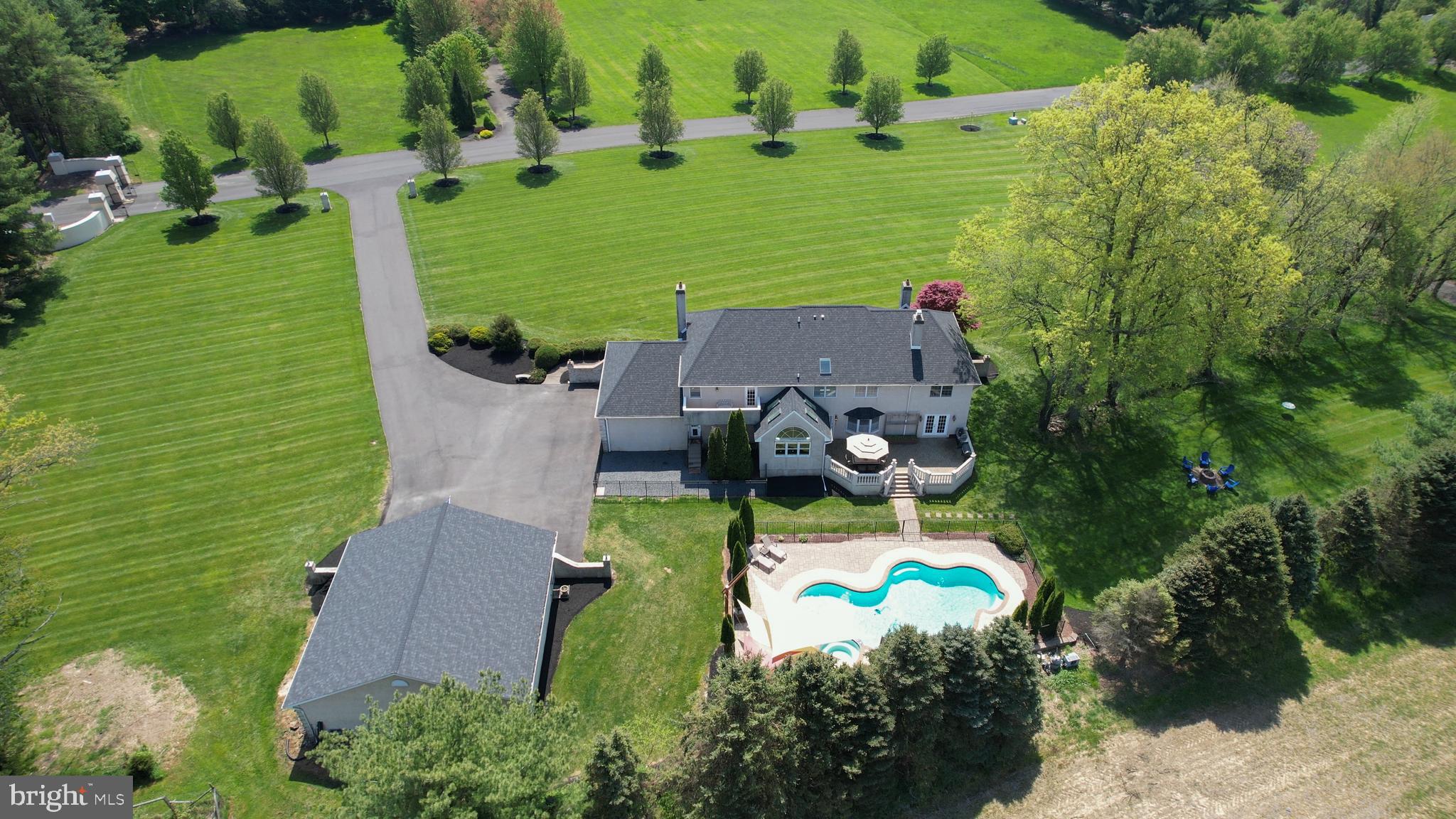 TWO POND ESTATES - Residential