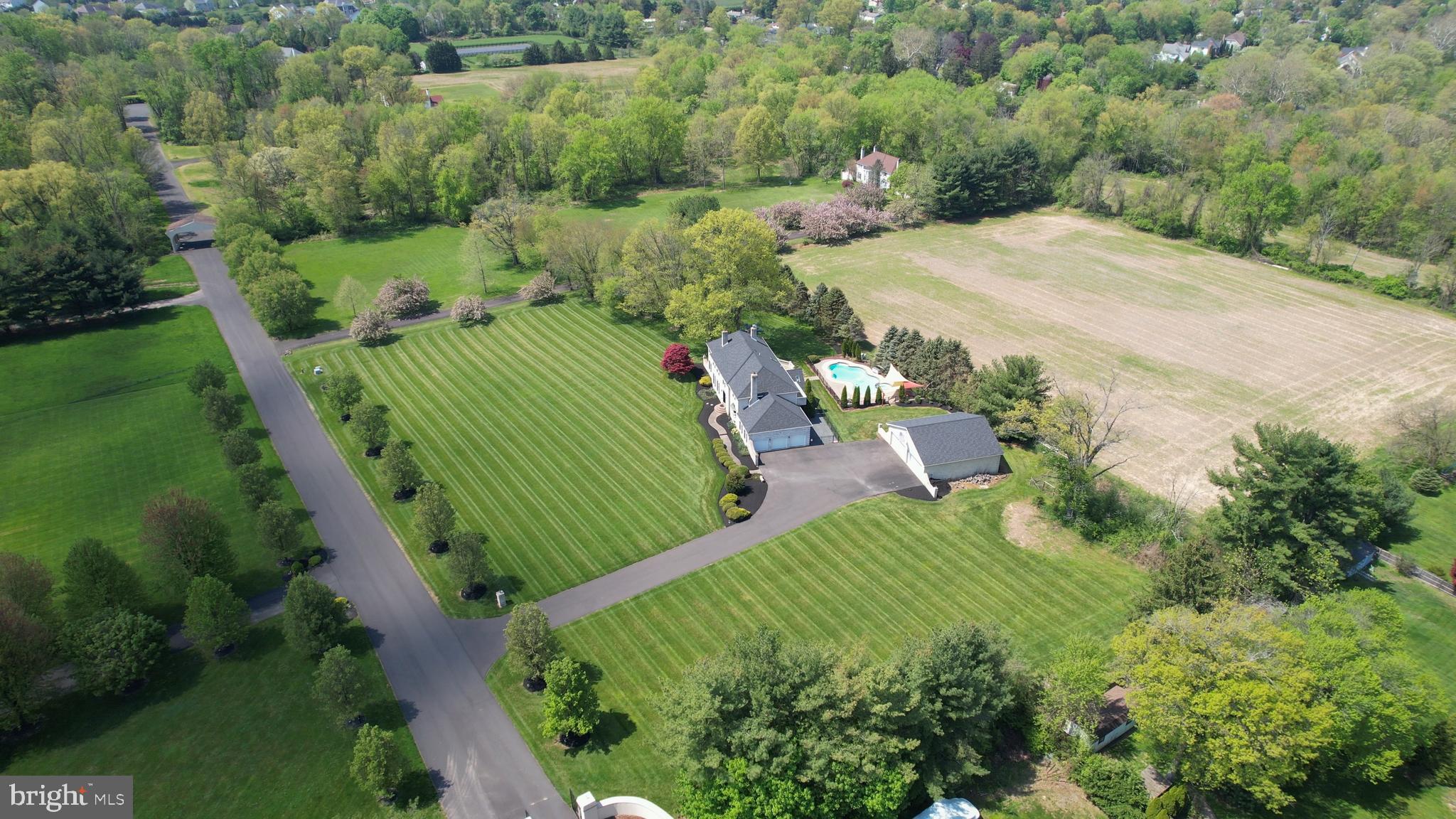 TWO POND ESTATES - Residential