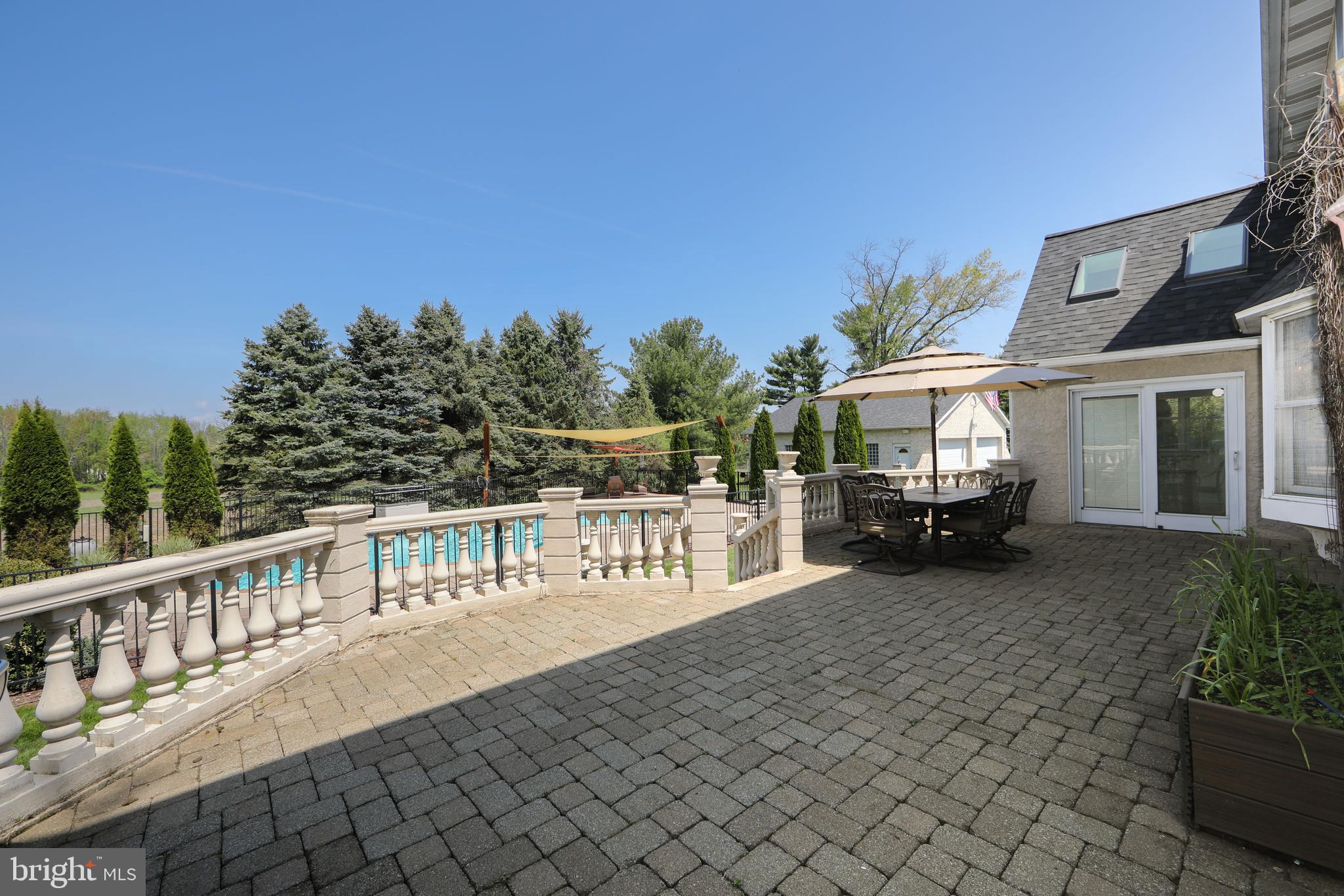 TWO POND ESTATES - Residential