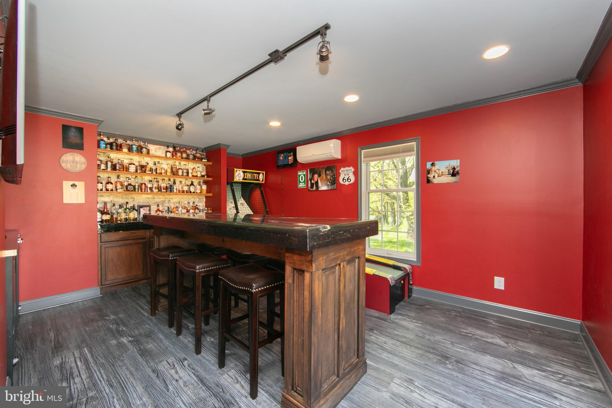 TWO POND ESTATES - Residential