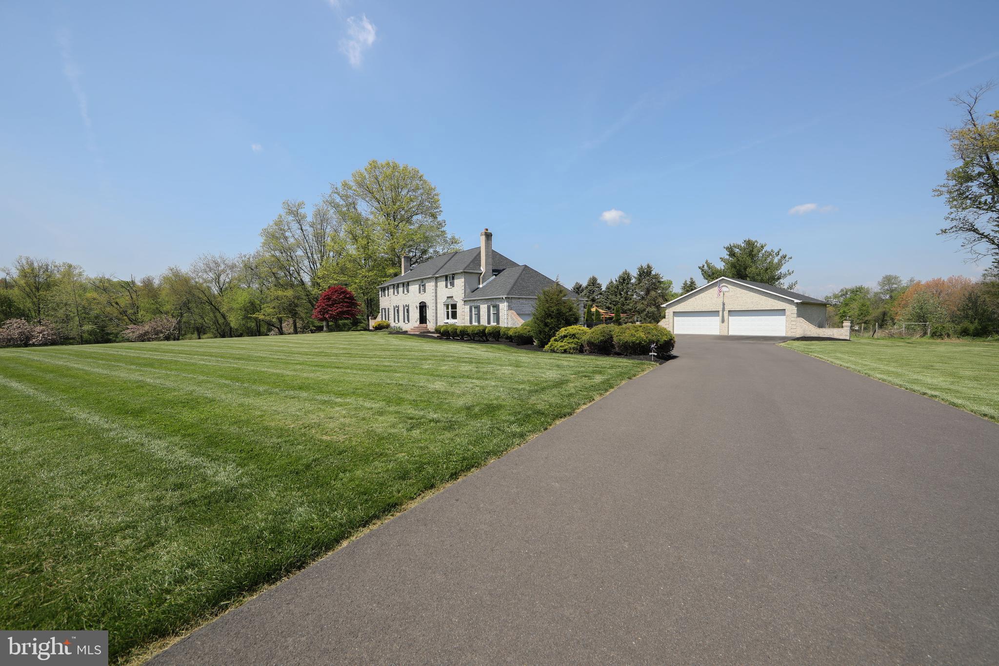 TWO POND ESTATES - Residential