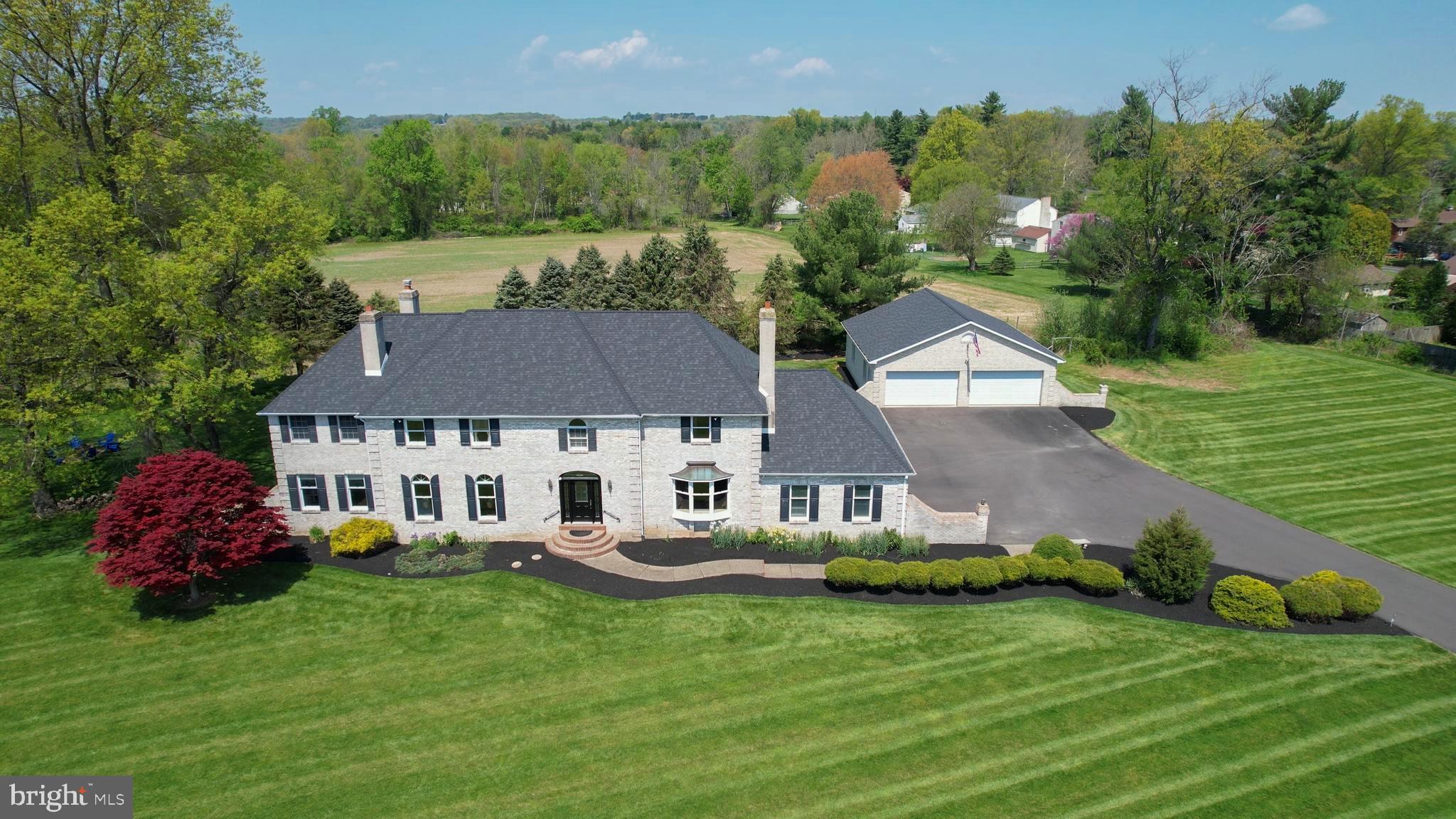 TWO POND ESTATES - Residential