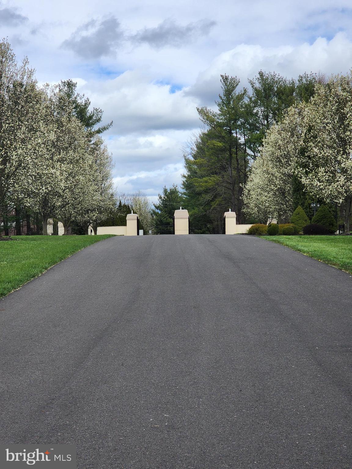 TWO POND ESTATES - Residential