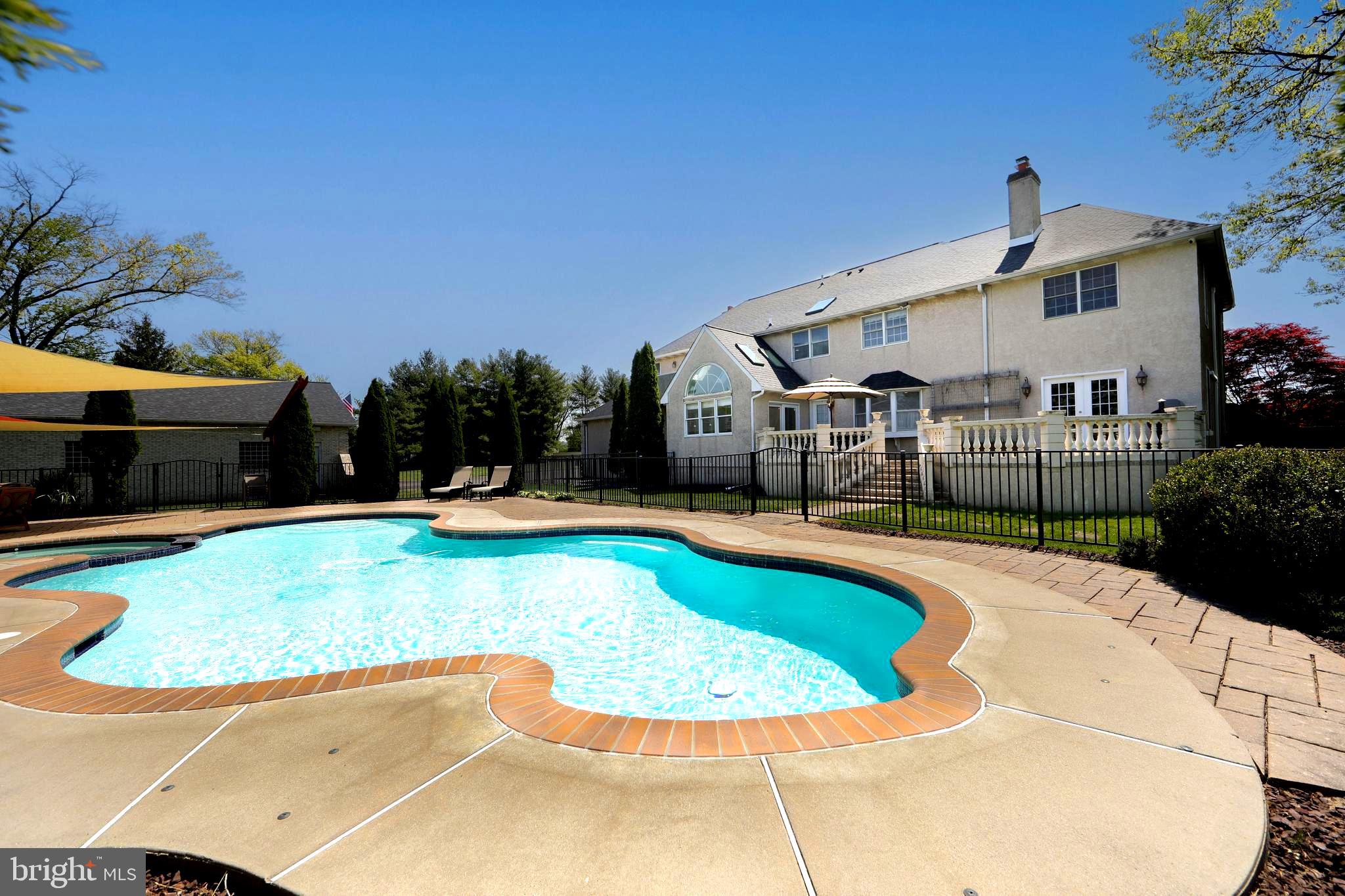 TWO POND ESTATES - Residential