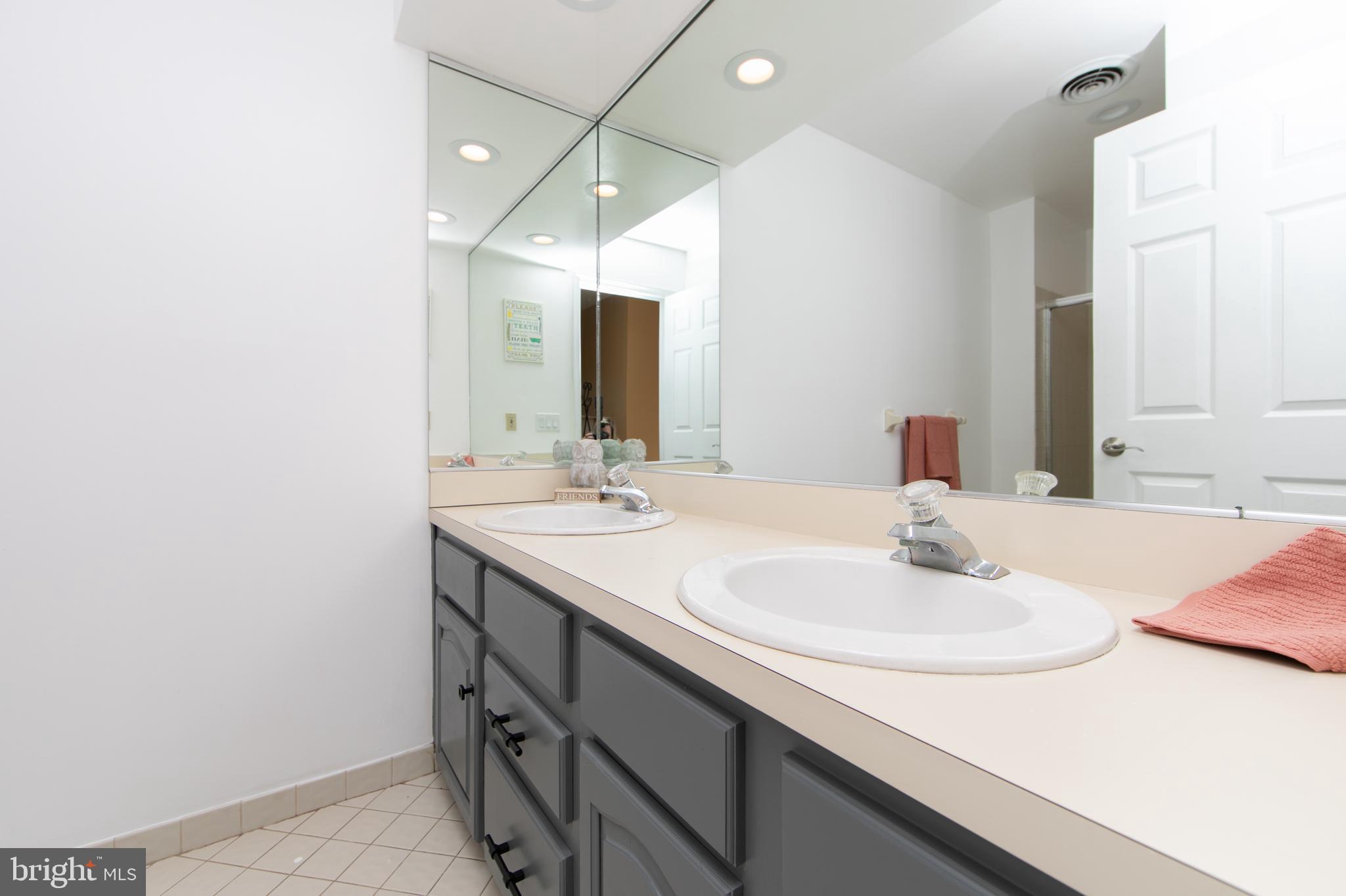 TWO POND ESTATES - Residential