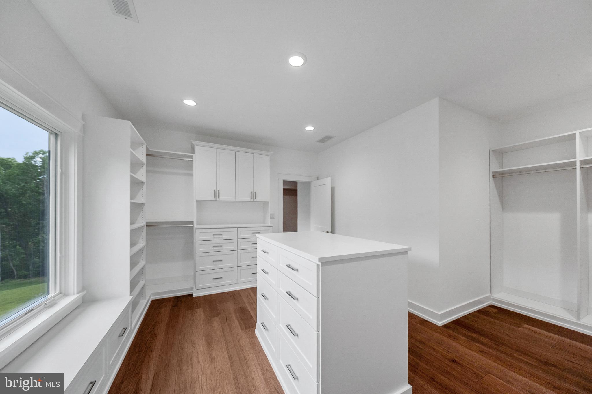 OAKWOOD - Residential