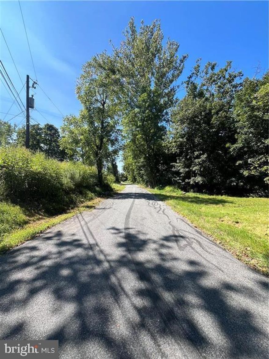 Motivated seller!! Want to own a piece of nature? This is exactly what you are looking for! Tomahawk Trail is about an estimated 5.94 acres. There is a peaceful stream that runs parallel to parcel, which could be used as a great private fishing spot or bird watching location. Property may be buildable, buyer is subject to doing their own research/testing if seeking to build. Schedule your showing today and see what this beautiful landscape has to offer!