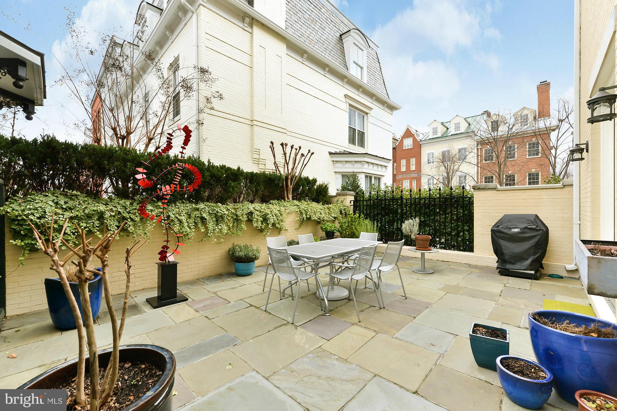 BACKYARD BOATS - Residential