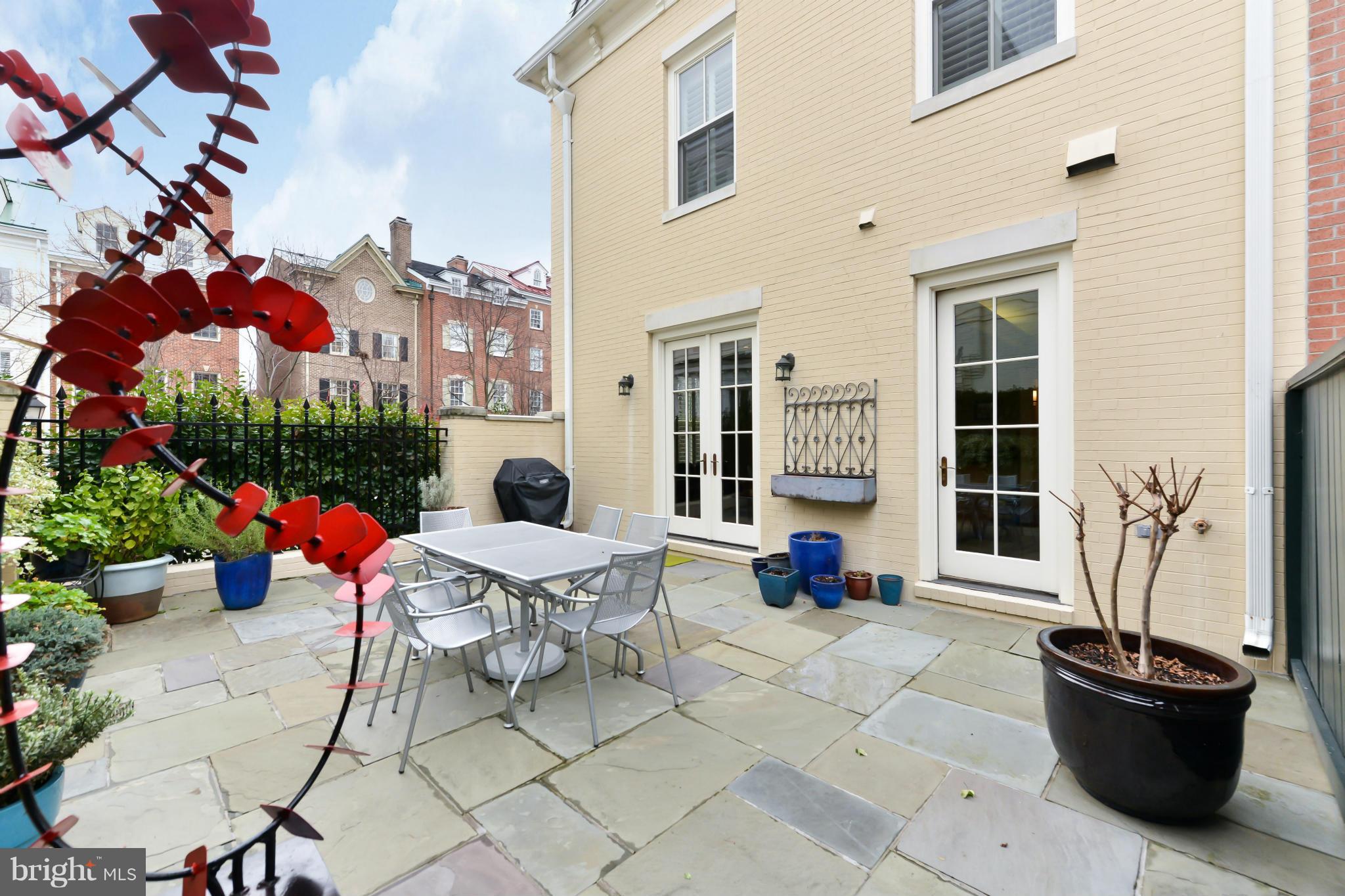 BACKYARD BOATS - Residential