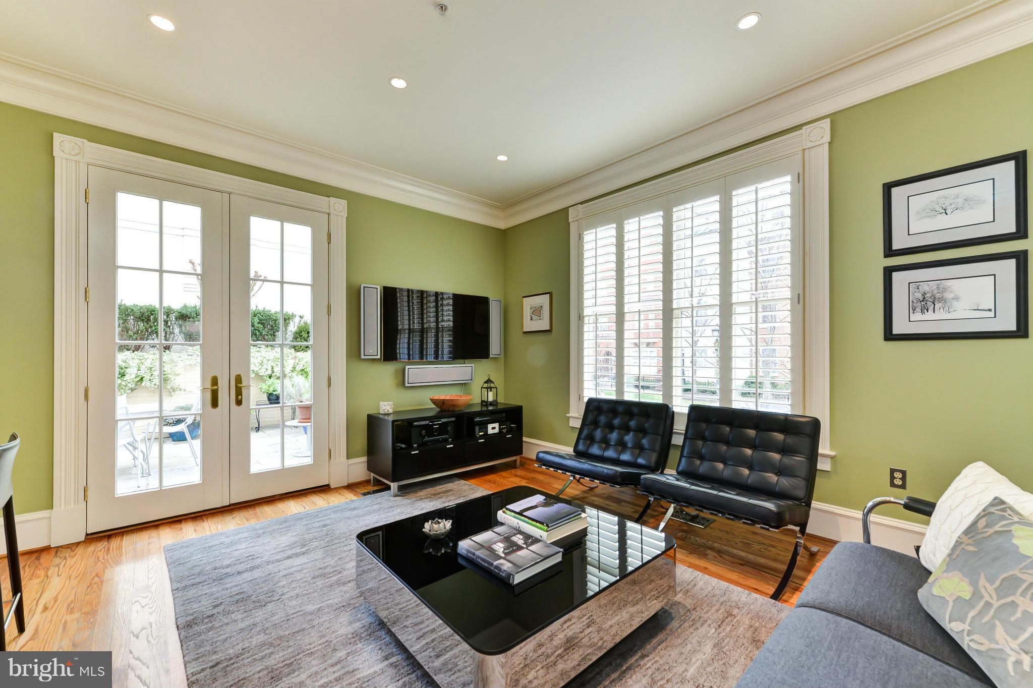 BACKYARD BOATS - Residential