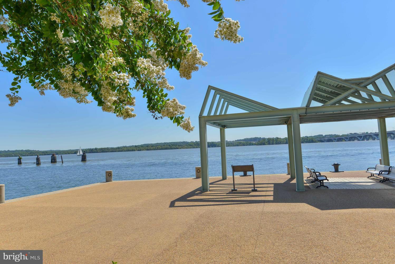 BACKYARD BOATS - Residential