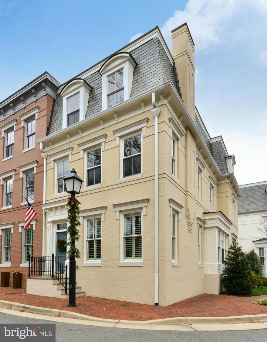 Largest in Backyard Boats featuring Old Town charm in a modern home. Spacious, open floorplan w/ tons of light wooded views. Granite & stainless hi-end appl. MBR suite & lux bath. Study, theater, 2 FPL. 2-car garage. French doors to lrg prvt patio. Experience walkable city life dream: Restaurants, shops, Balduccis, Society Fair, Firehook. Potomac River, parks, jogging & bike trail. Conv to DC&495