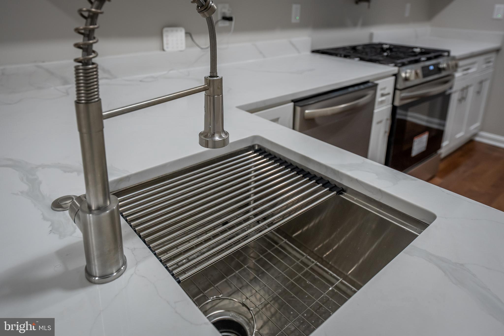 LOCUST POINT - Residential