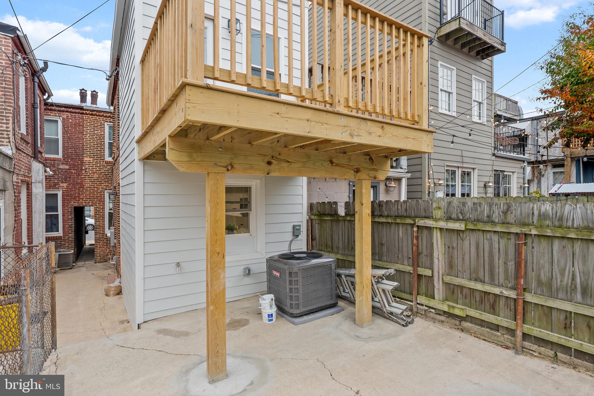 LOCUST POINT - Residential