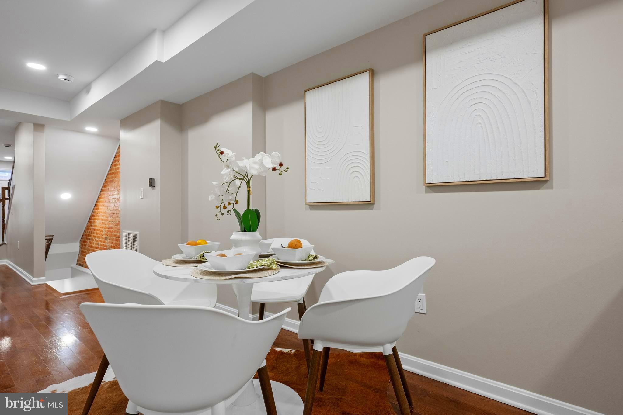 LOCUST POINT - Residential