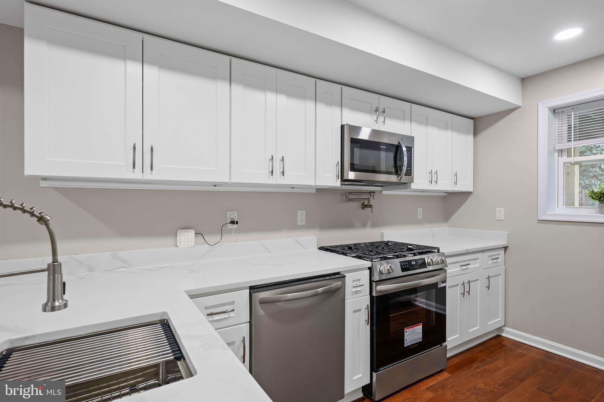 LOCUST POINT - Residential