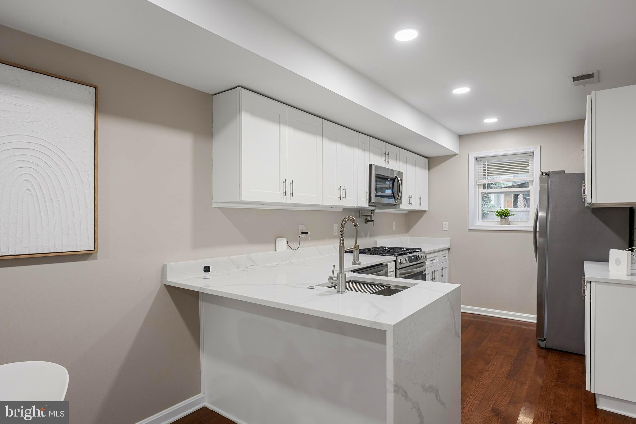 LOCUST POINT - Residential