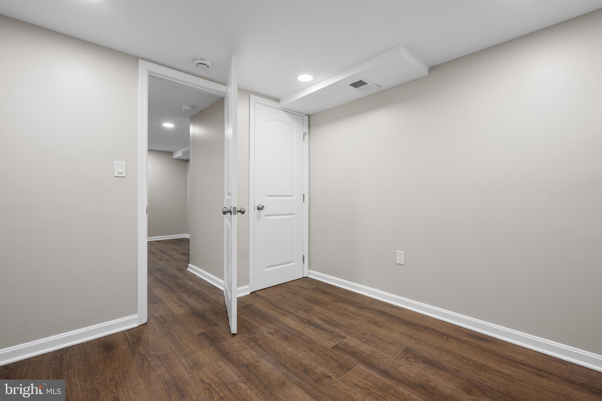 LOCUST POINT - Residential