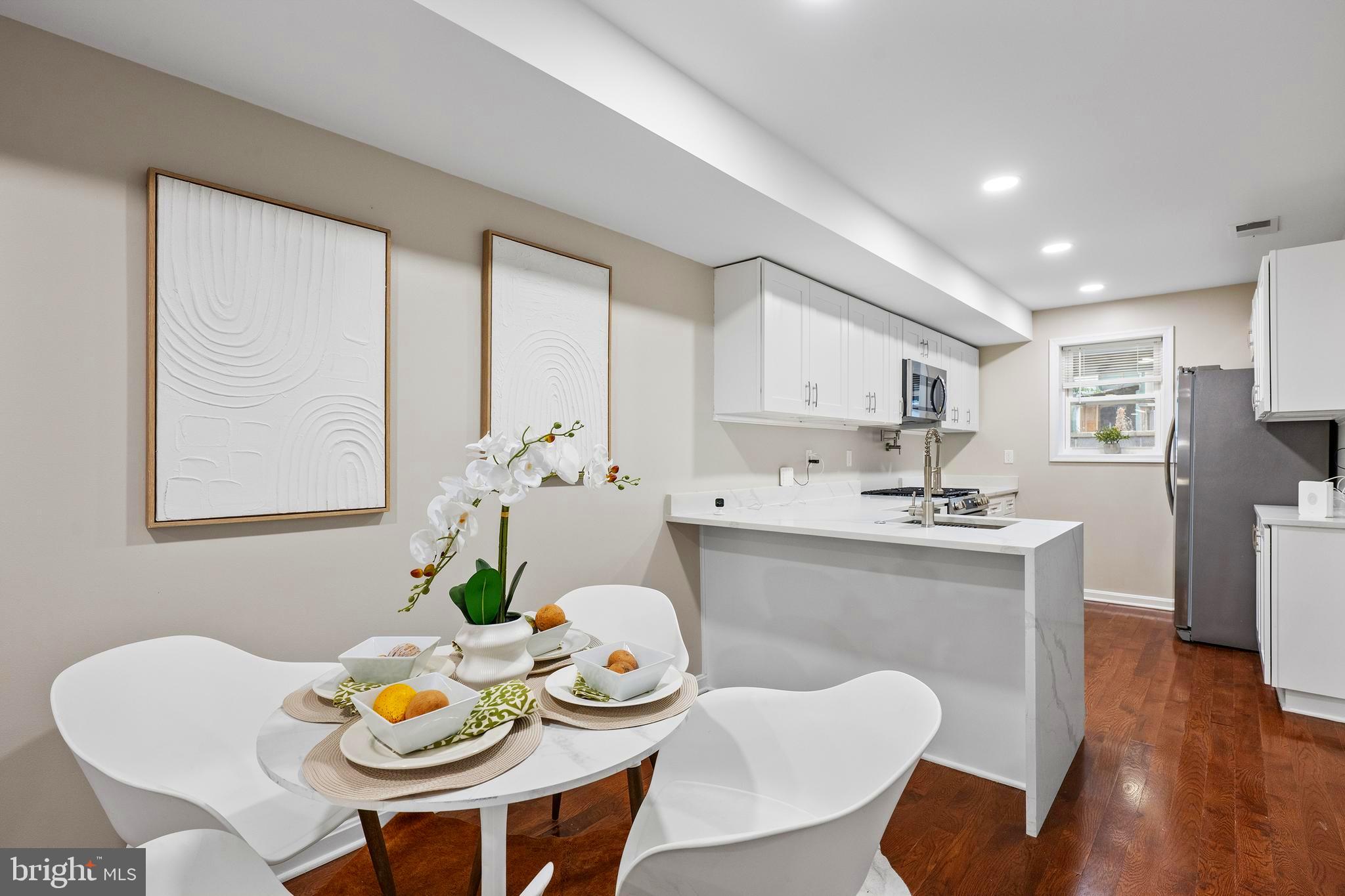 LOCUST POINT - Residential