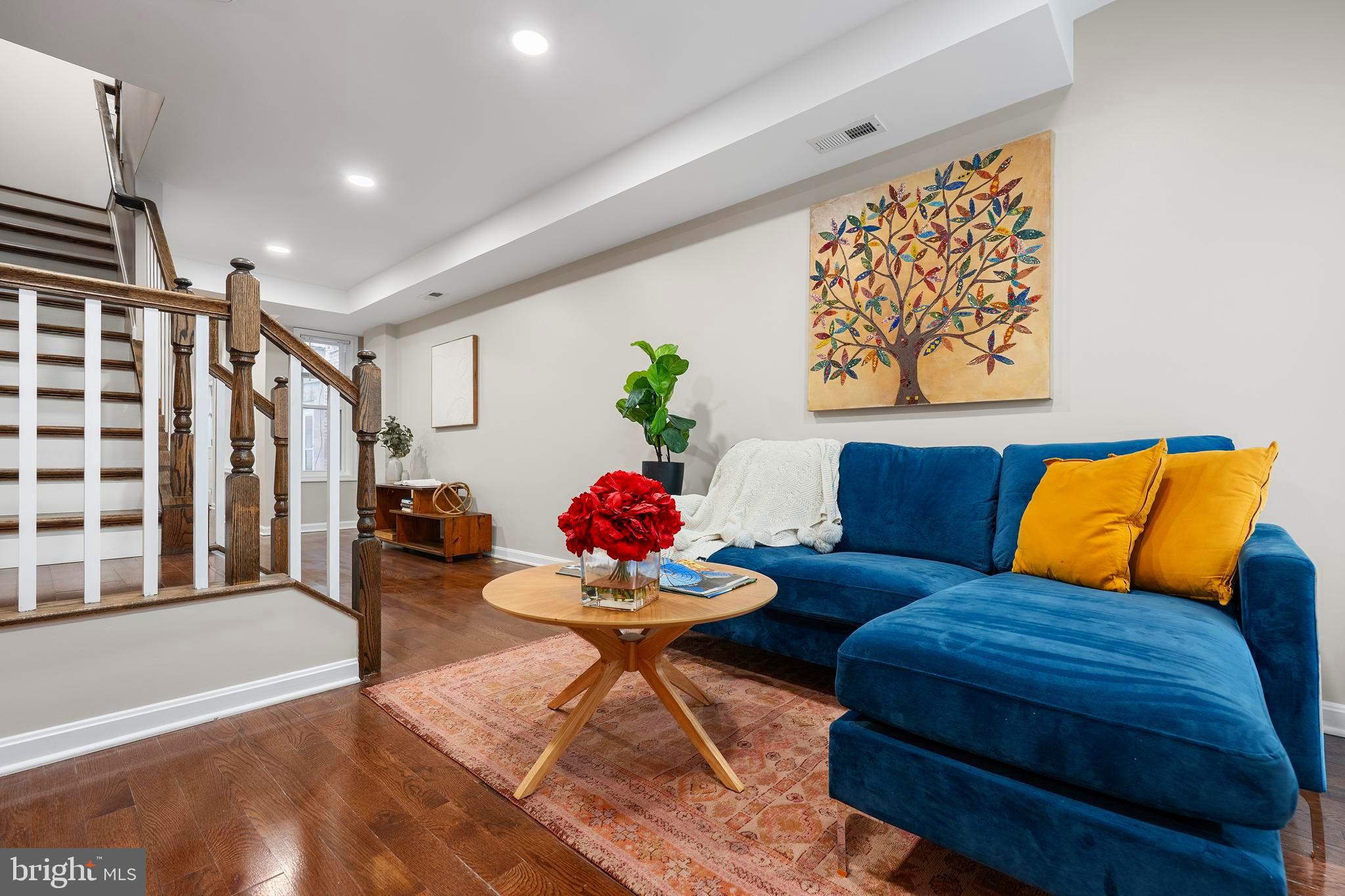 LOCUST POINT - Residential