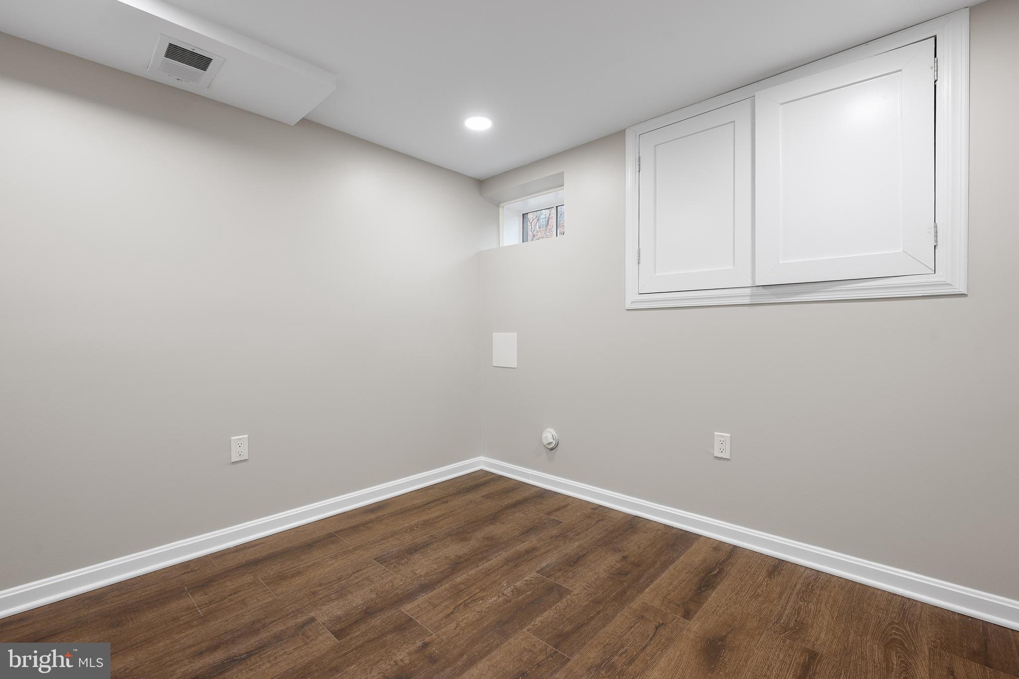 LOCUST POINT - Residential