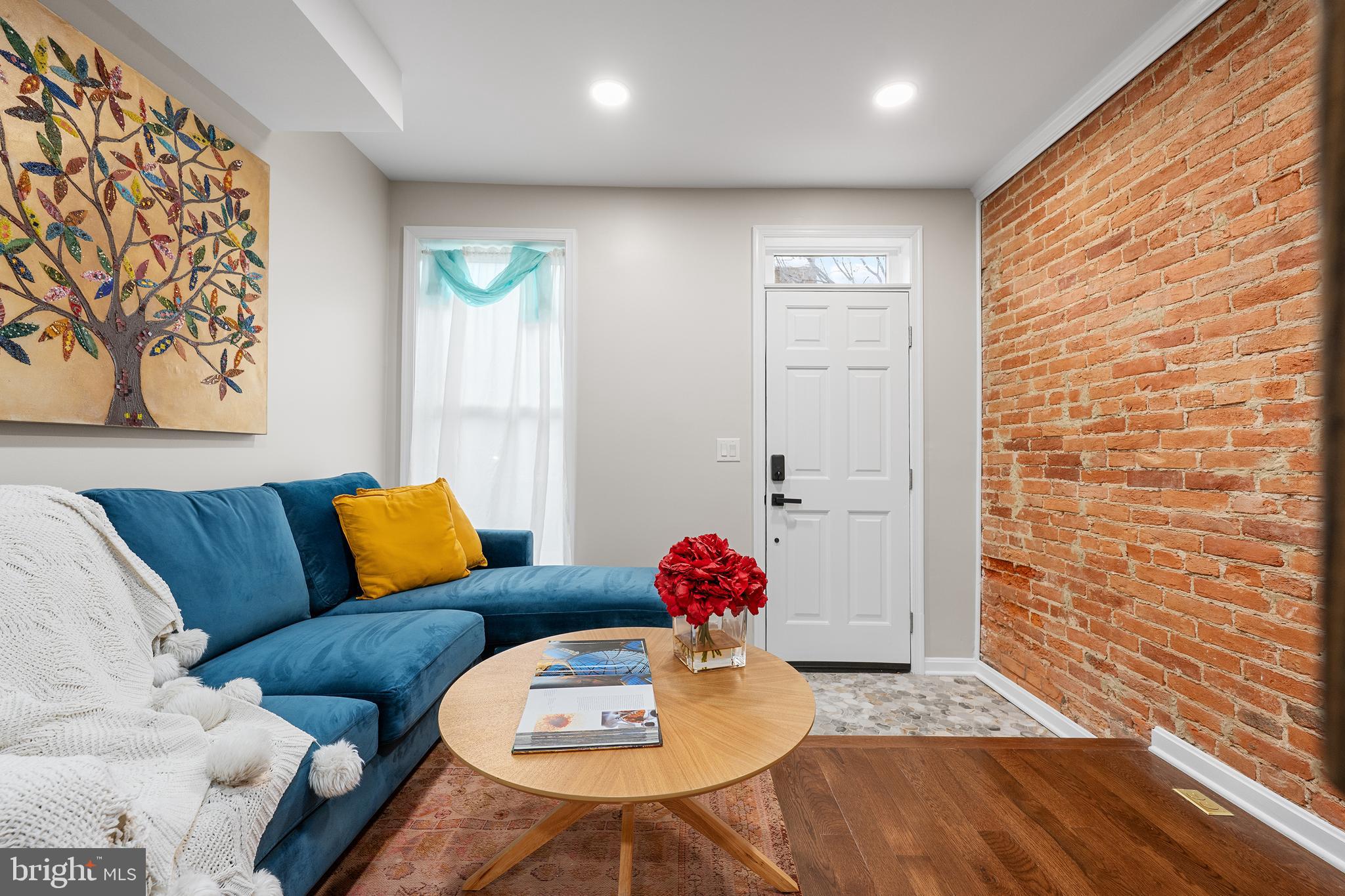 LOCUST POINT - Residential