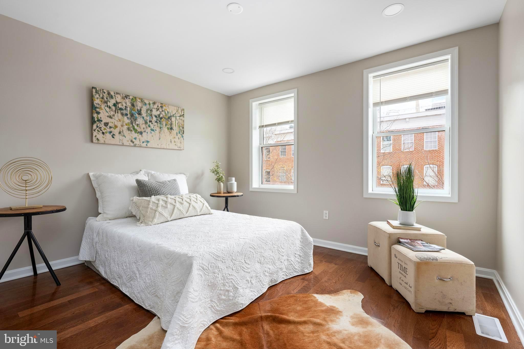 LOCUST POINT - Residential