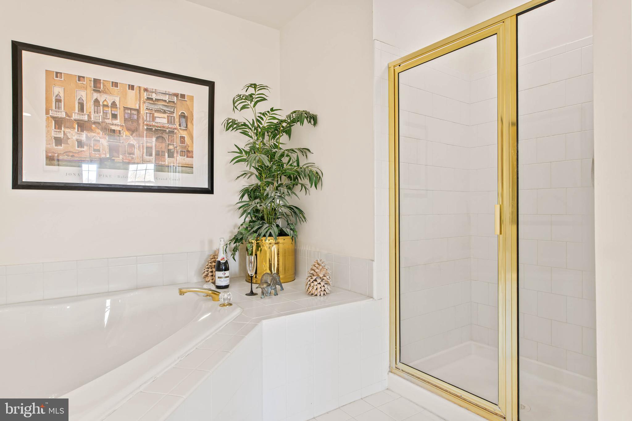 ANDORRA WOODS - Residential