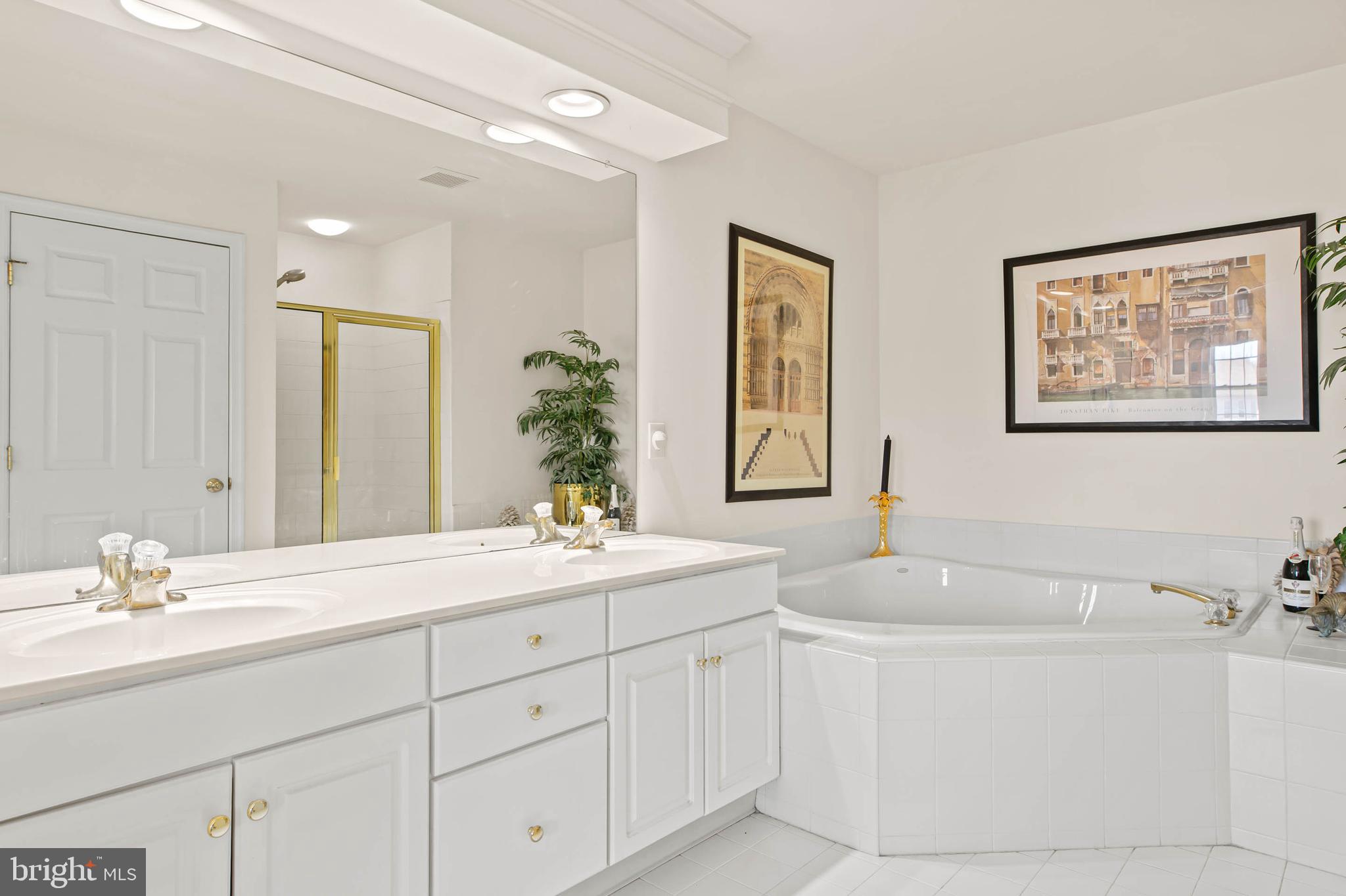 ANDORRA WOODS - Residential