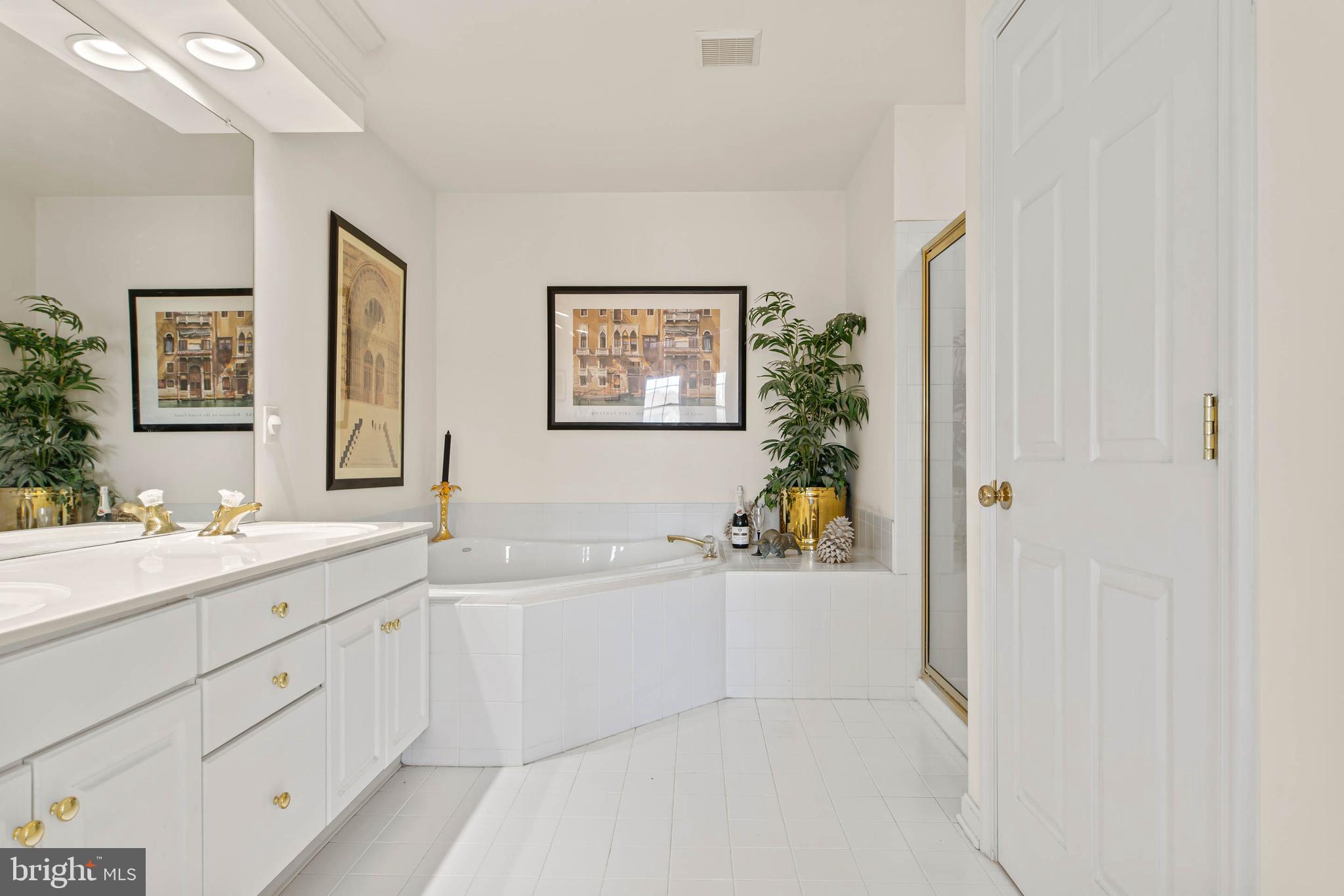 ANDORRA WOODS - Residential