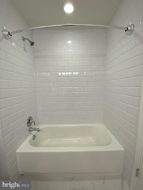 BALLINAHINCH - Residential Lease