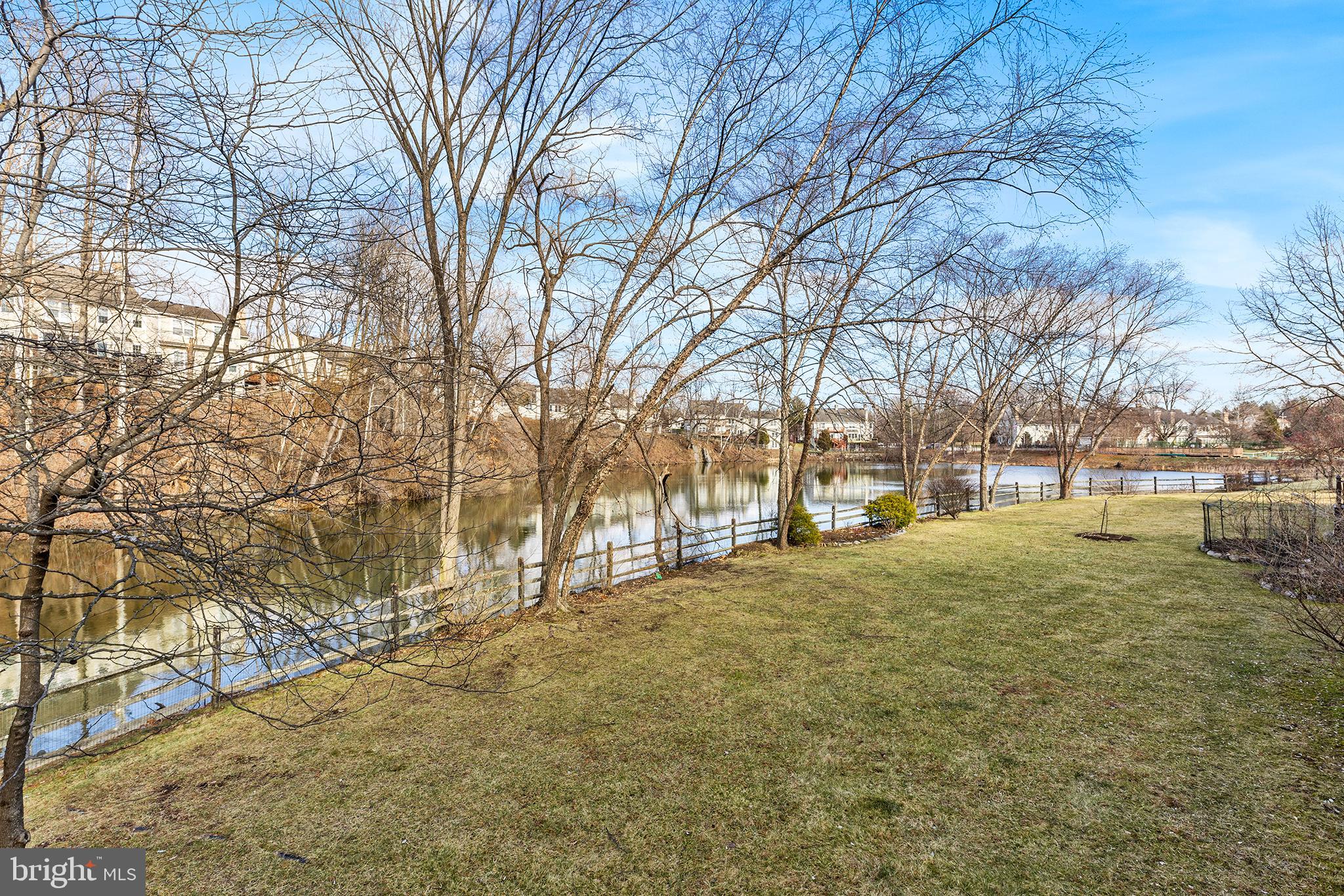 DAYLESFORD LAKE - Residential