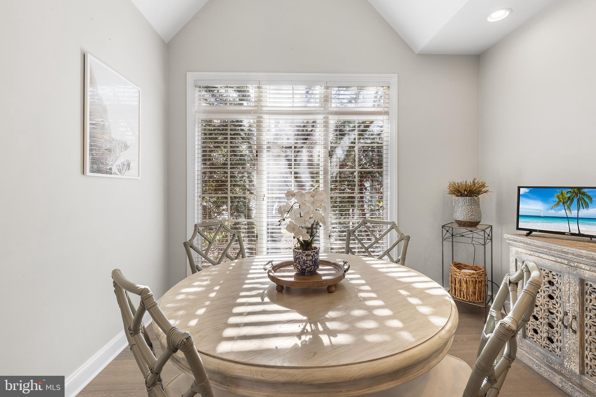 DAYLESFORD LAKE - Residential