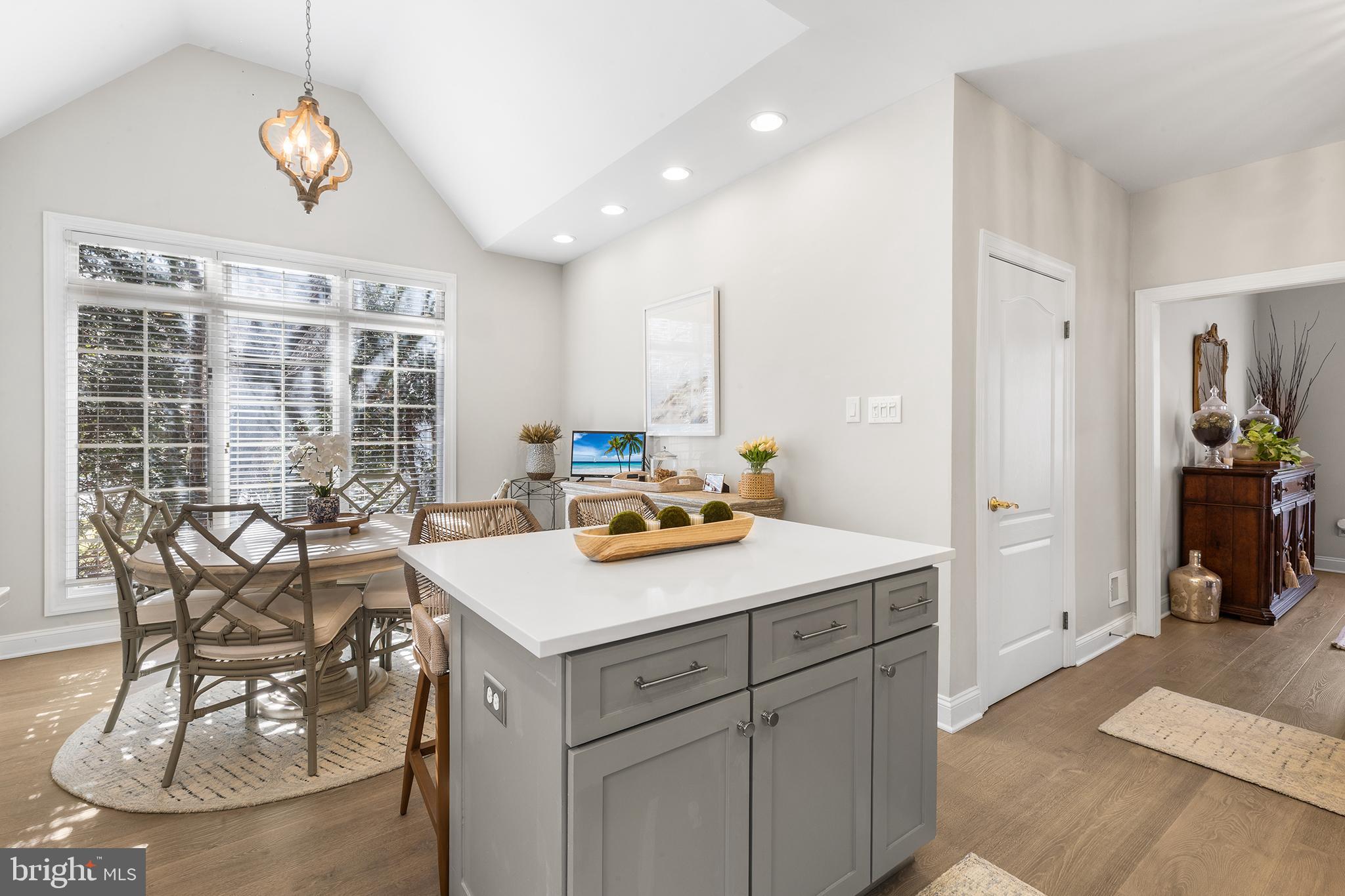 DAYLESFORD LAKE - Residential