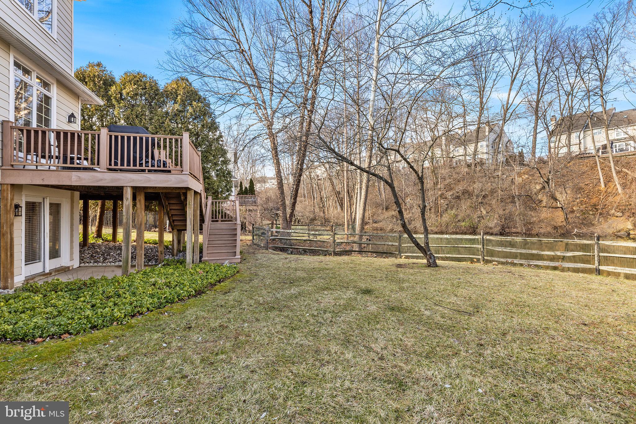 DAYLESFORD LAKE - Residential