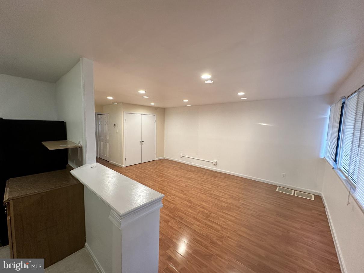 STONEGATE CONDO- PHASE I - Residential Lease