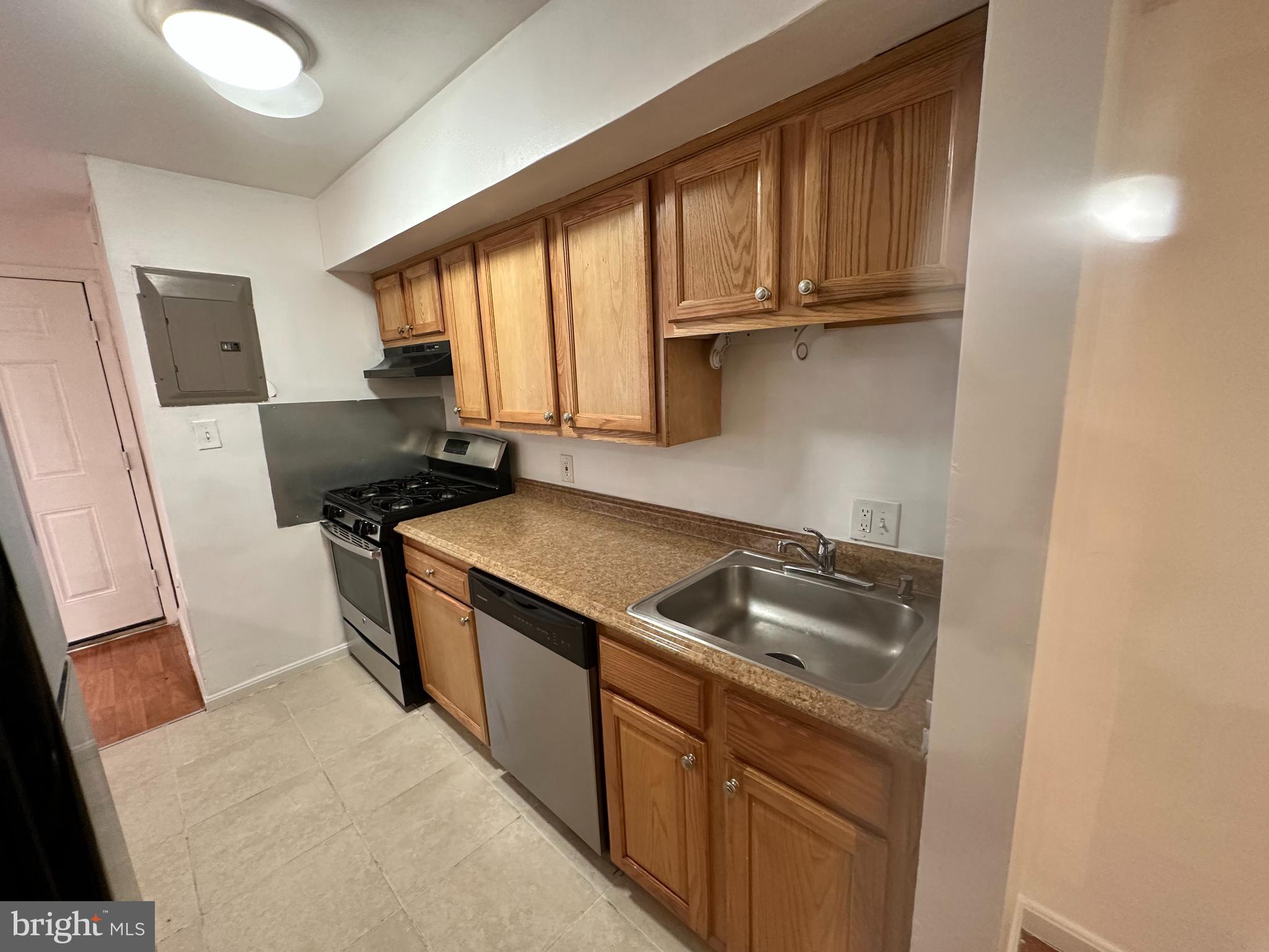 STONEGATE CONDO- PHASE I - Residential Lease