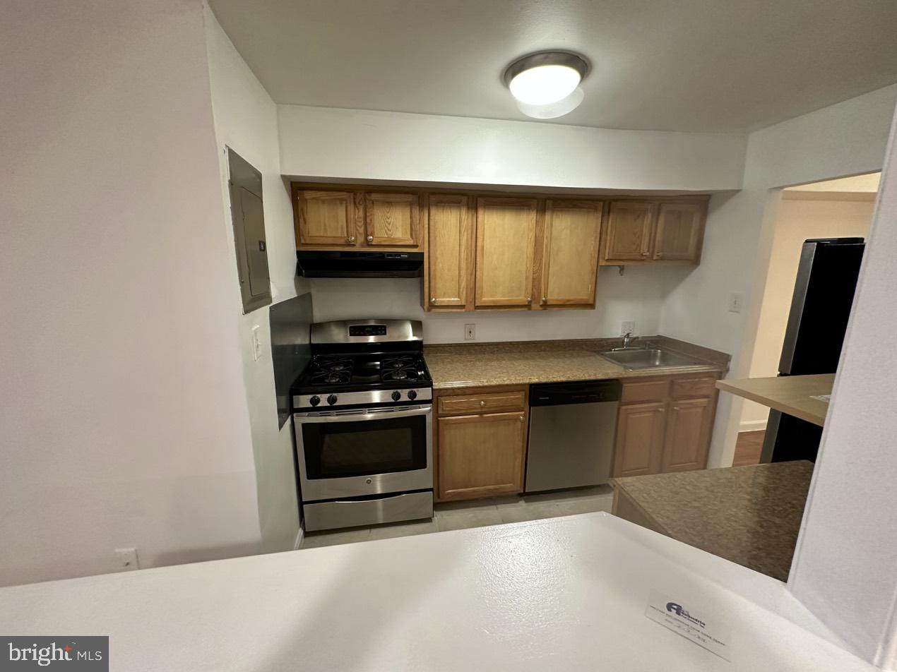 STONEGATE CONDO- PHASE I - Residential Lease