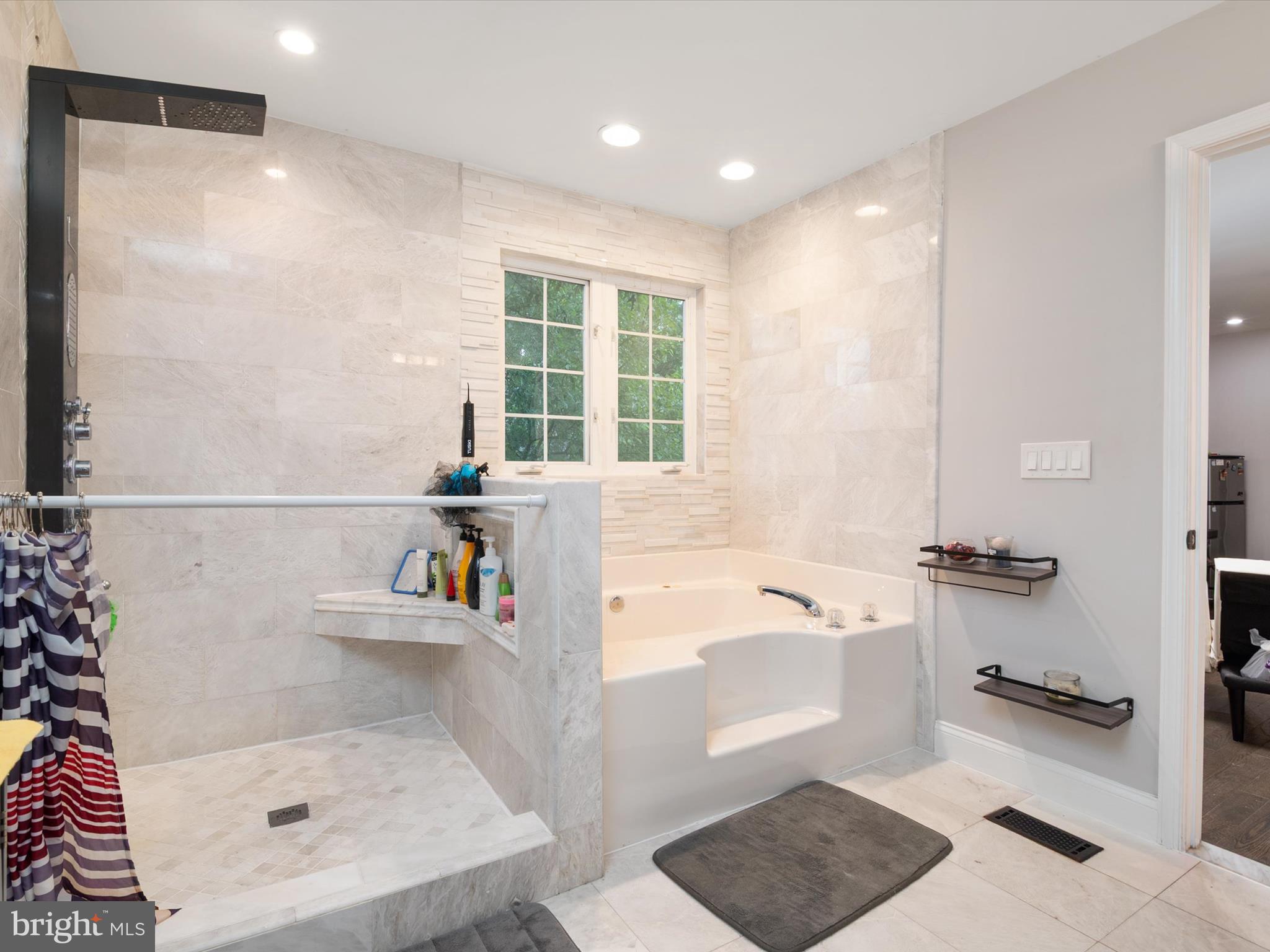 ASHTON - Residential