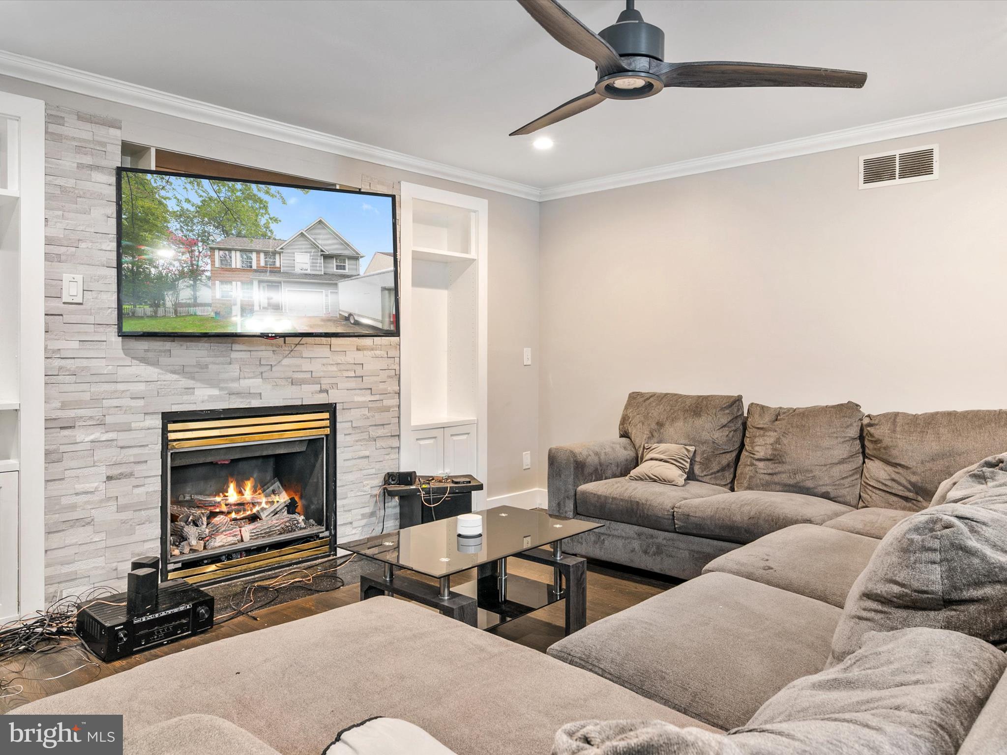 ASHTON - Residential