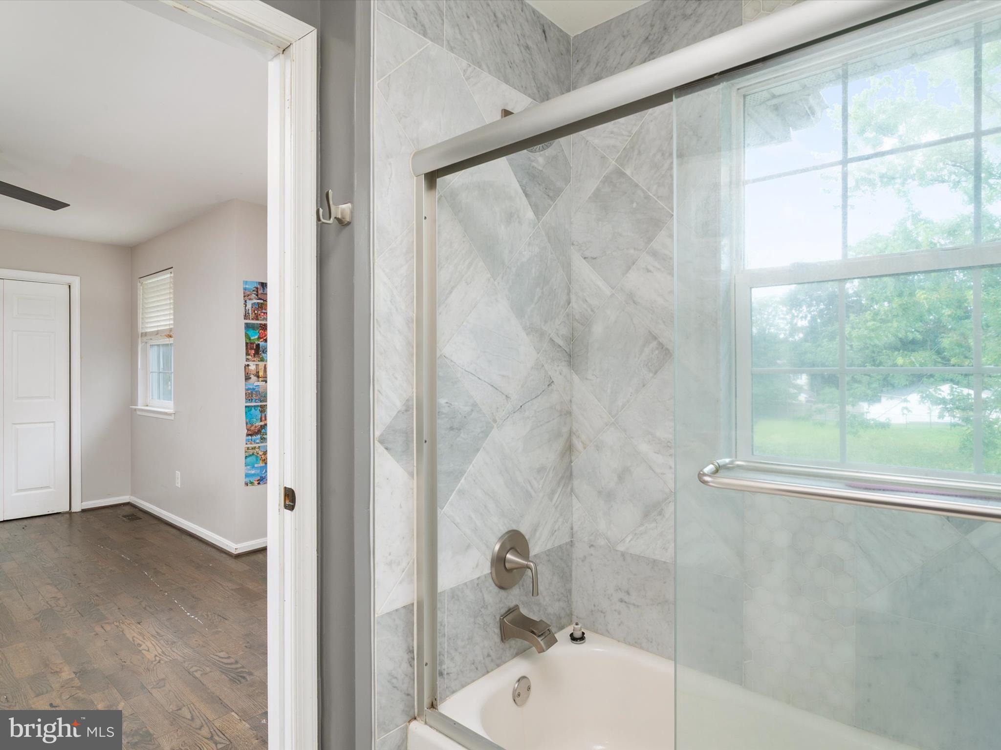 ASHTON - Residential